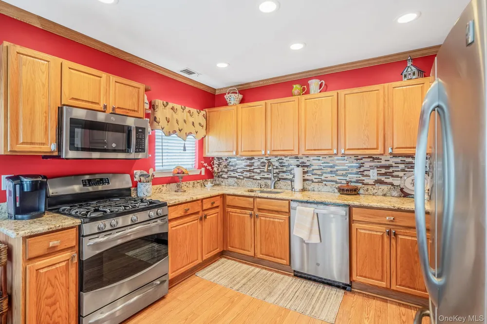 63 Madison Circle Middle Island, NY 11953