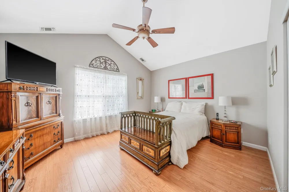 63 Madison Circle Middle Island, NY 11953