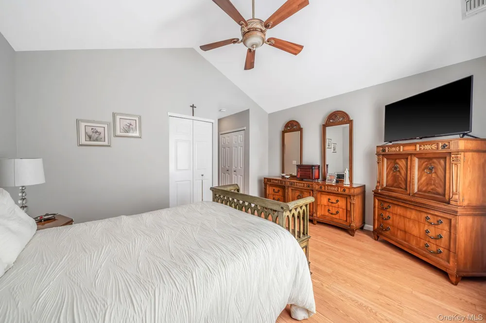63 Madison Circle Middle Island, NY 11953