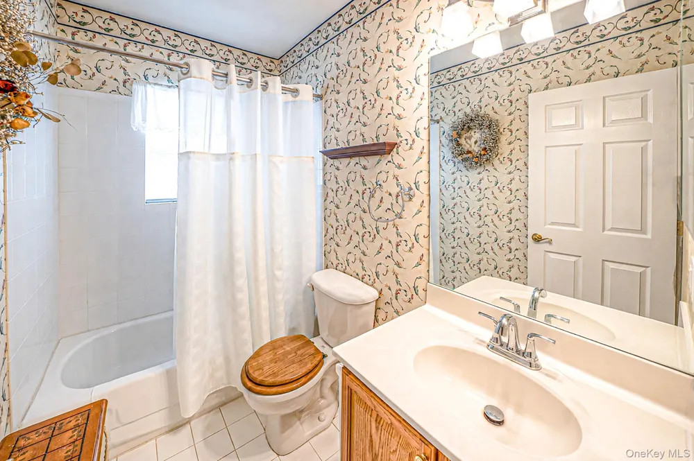 63 Madison Circle Middle Island, NY 11953