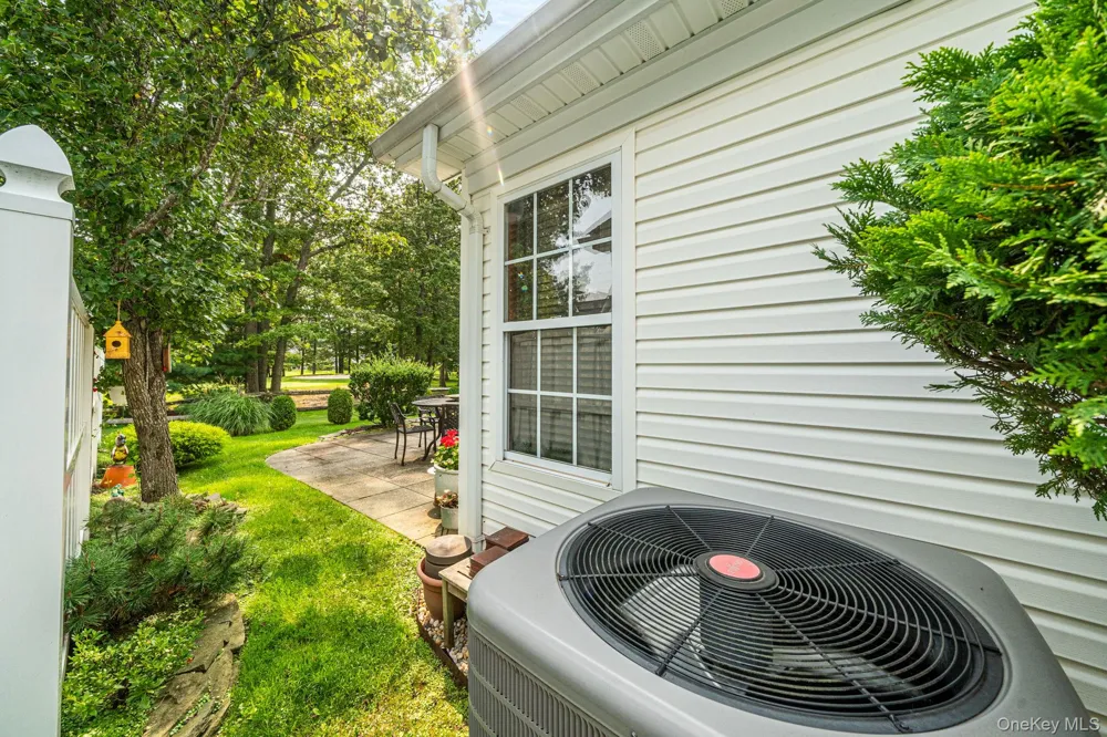 63 Madison Circle Middle Island, NY 11953