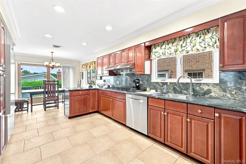 5315 Overbrook Street Douglaston, NY 11362