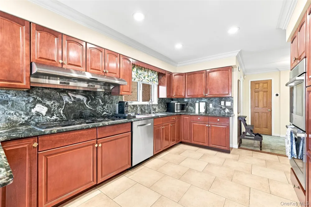 5315 Overbrook Street Douglaston, NY 11362