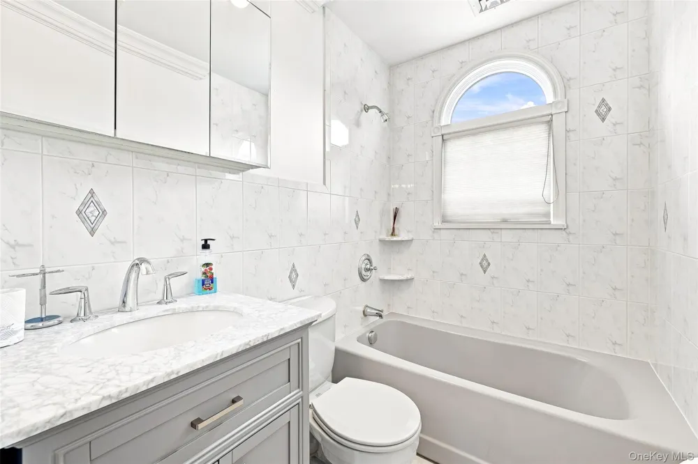 5315 Overbrook Street Douglaston, NY 11362