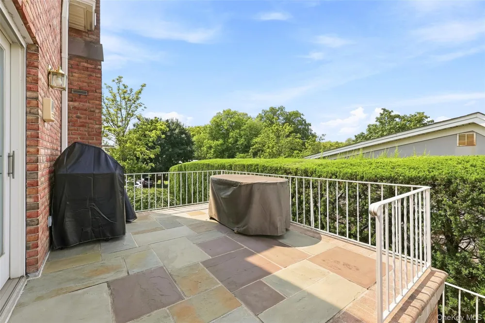5315 Overbrook Street Douglaston, NY 11362