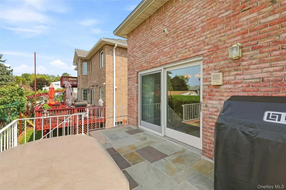 5315 Overbrook Street Douglaston, NY 11362