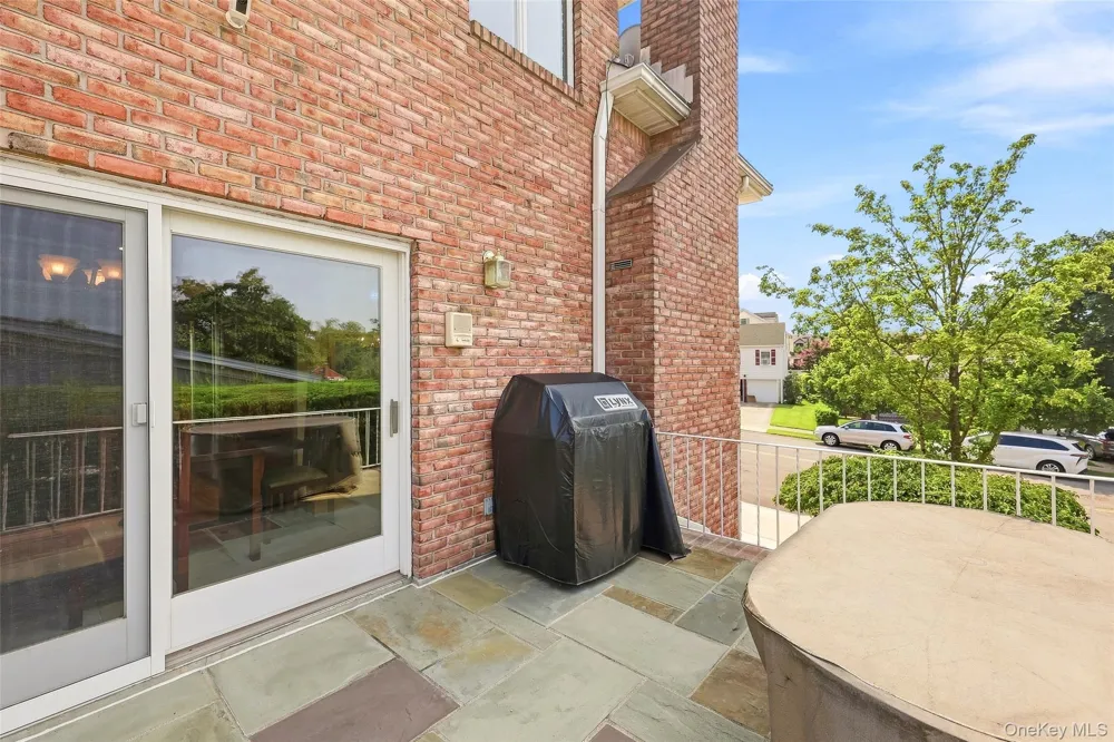 5315 Overbrook Street Douglaston, NY 11362