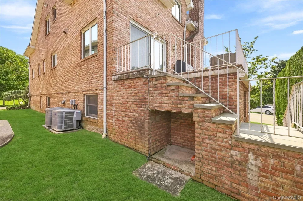 5315 Overbrook Street Douglaston, NY 11362