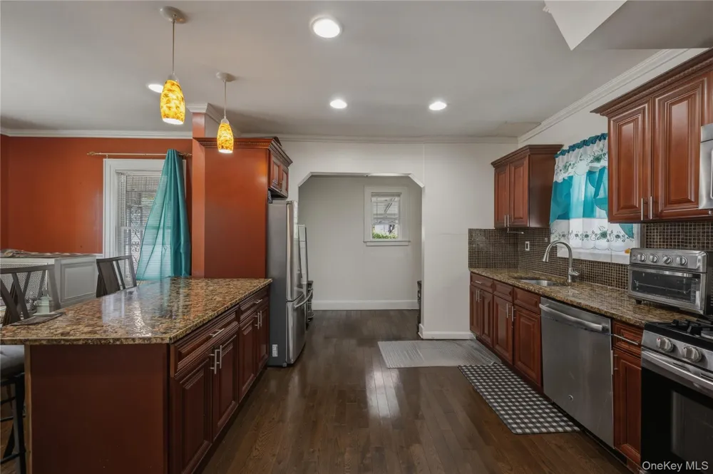 11932 195th Street Saint Albans, NY 11412