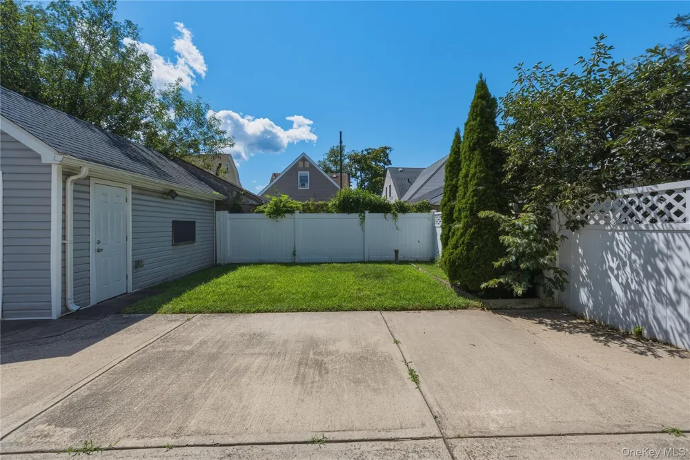 11932 195th Street Saint Albans, NY 11412
