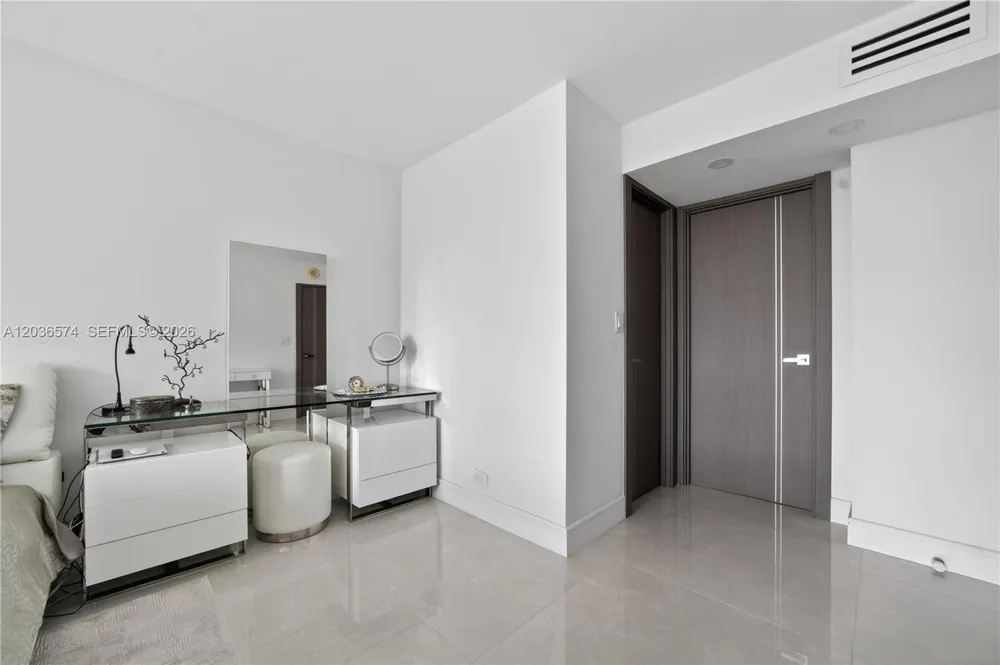 231 174th St #818 Sunny Isles Beach, FL 33160