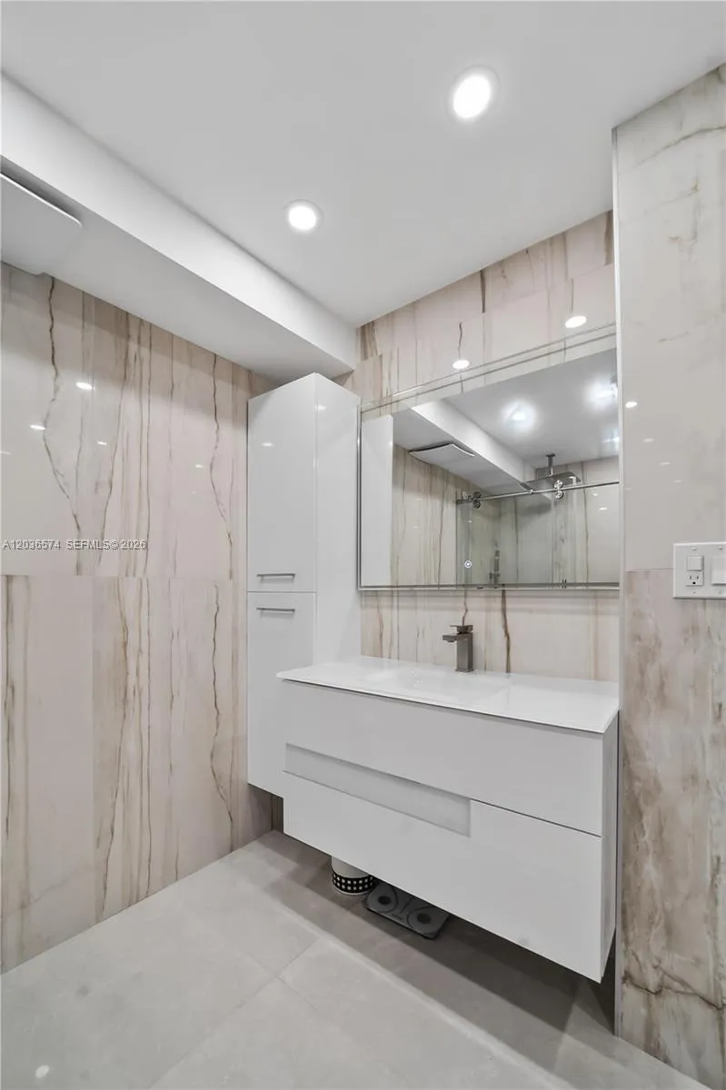 231 174th St #818 Sunny Isles Beach, FL 33160