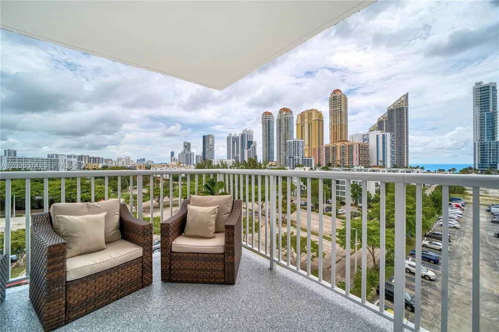 231 174th St #818 Sunny Isles Beach, FL 33160