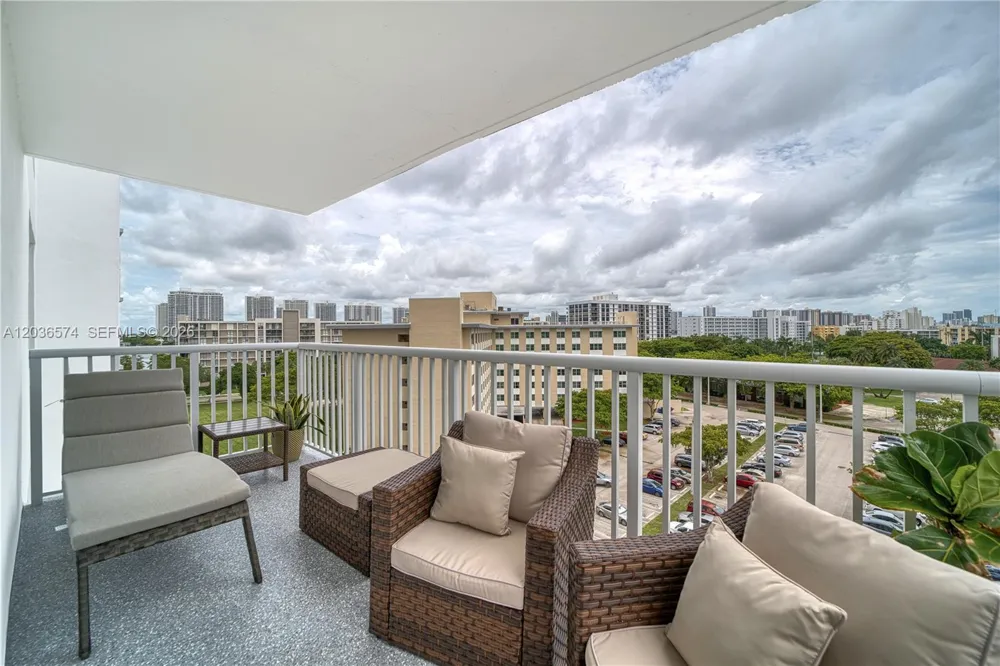 231 174th St #818 Sunny Isles Beach, FL 33160