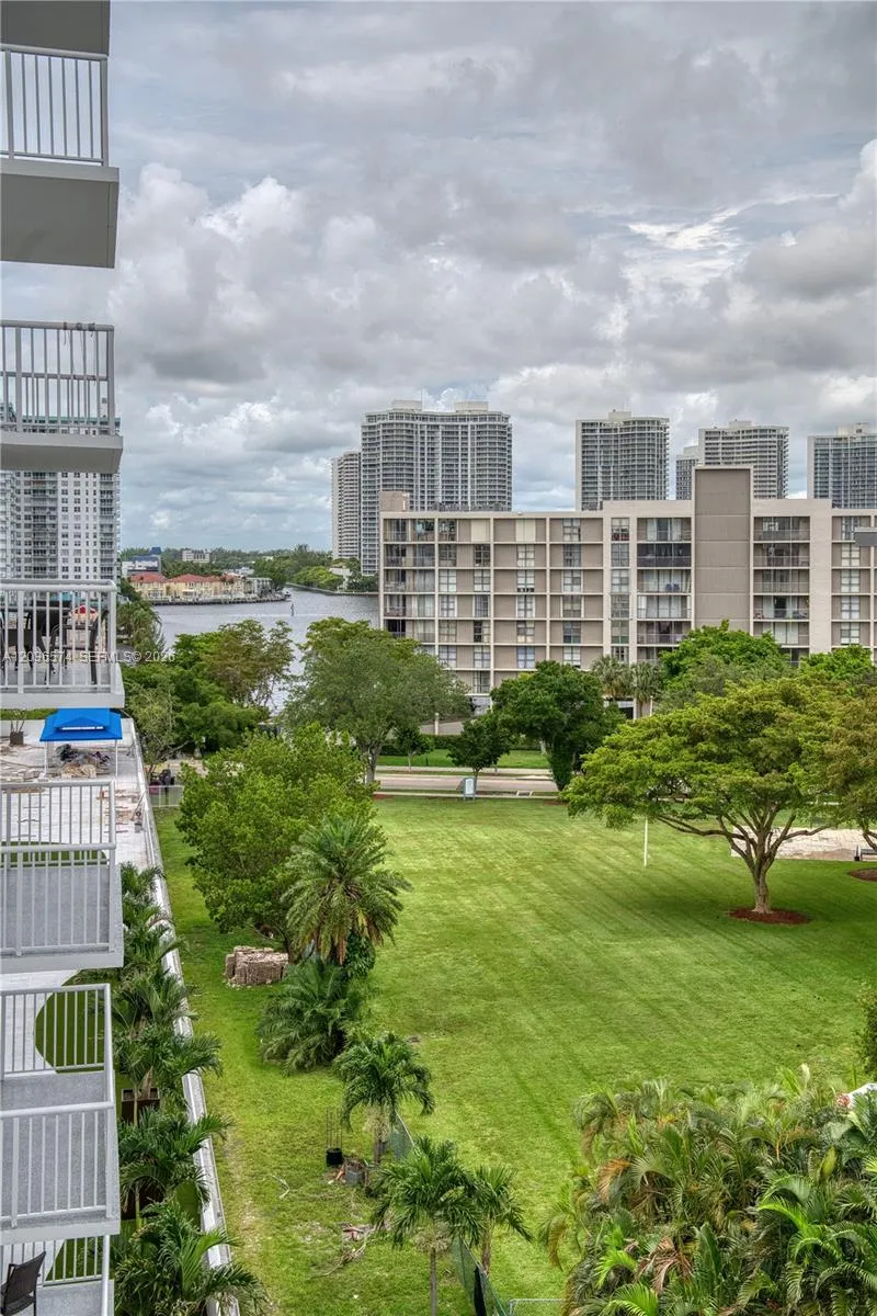 231 174th St #818 Sunny Isles Beach, FL 33160