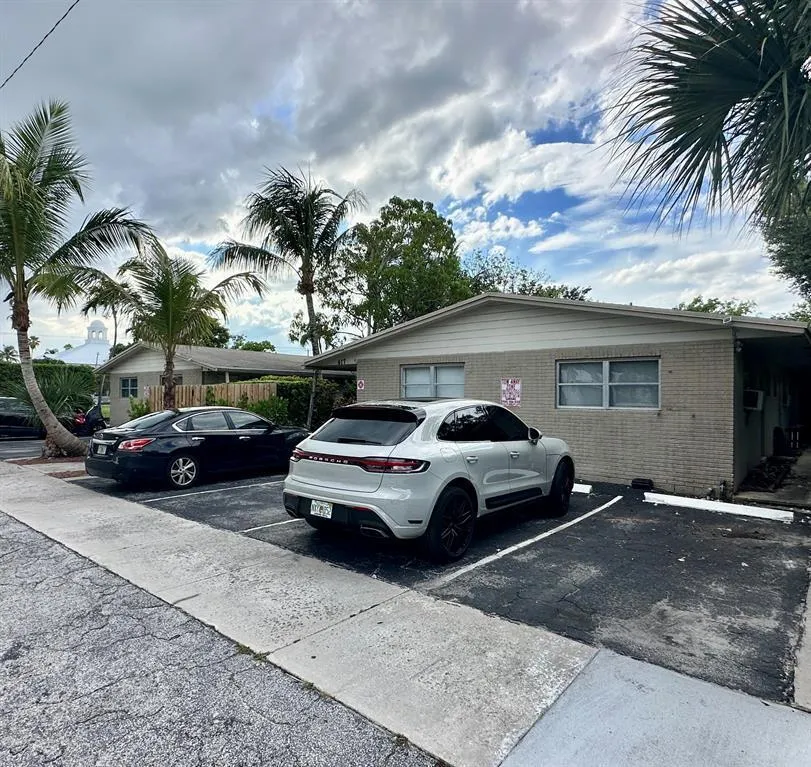 417 SE 12th Court #6 Fort Lauderdale, FL 33316