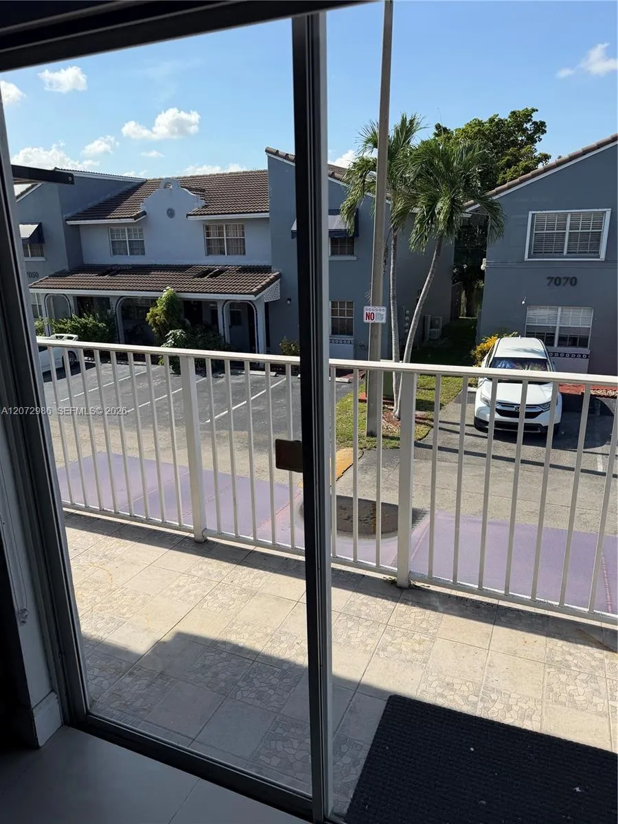7040 NW 173rd Dr #1706 Hialeah, FL 33015