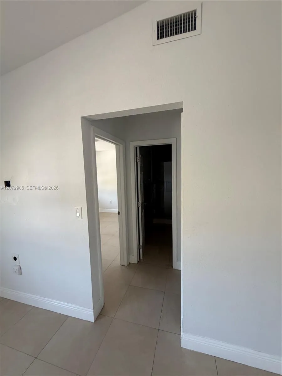 7040 NW 173rd Dr #1706 Hialeah, FL 33015
