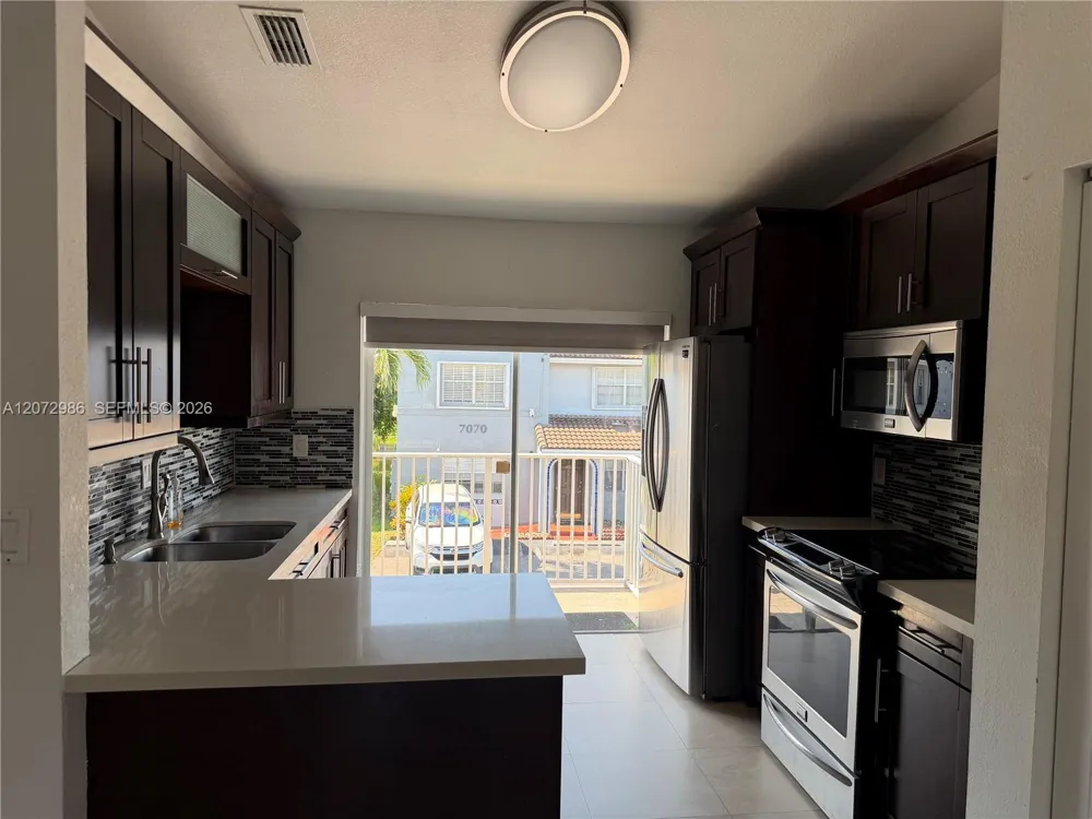 7040 NW 173rd Dr #1706 Hialeah, FL 33015
