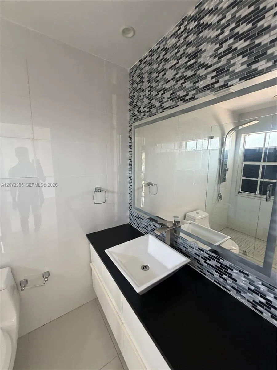 7040 NW 173rd Dr #1706 Hialeah, FL 33015