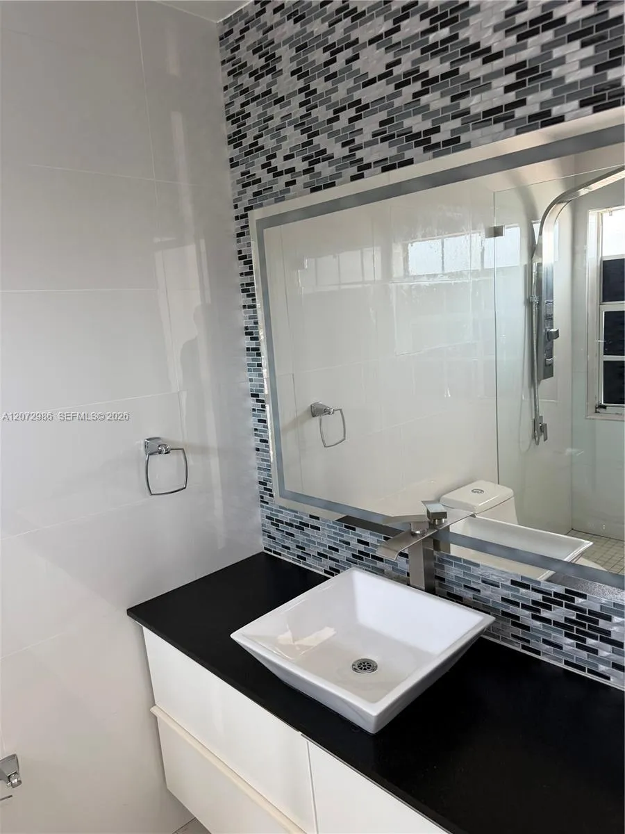 7040 NW 173rd Dr #1706 Hialeah, FL 33015