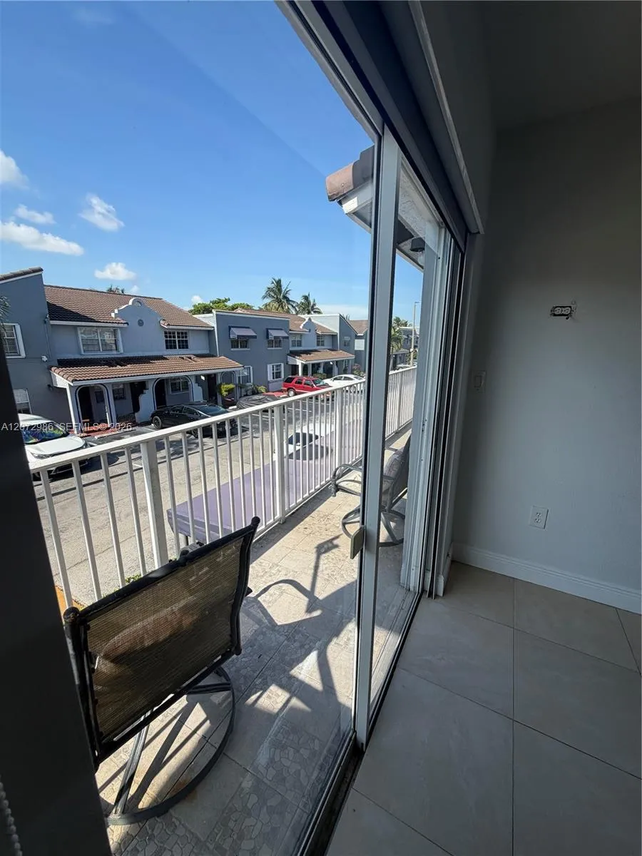 7040 NW 173rd Dr #1706 Hialeah, FL 33015