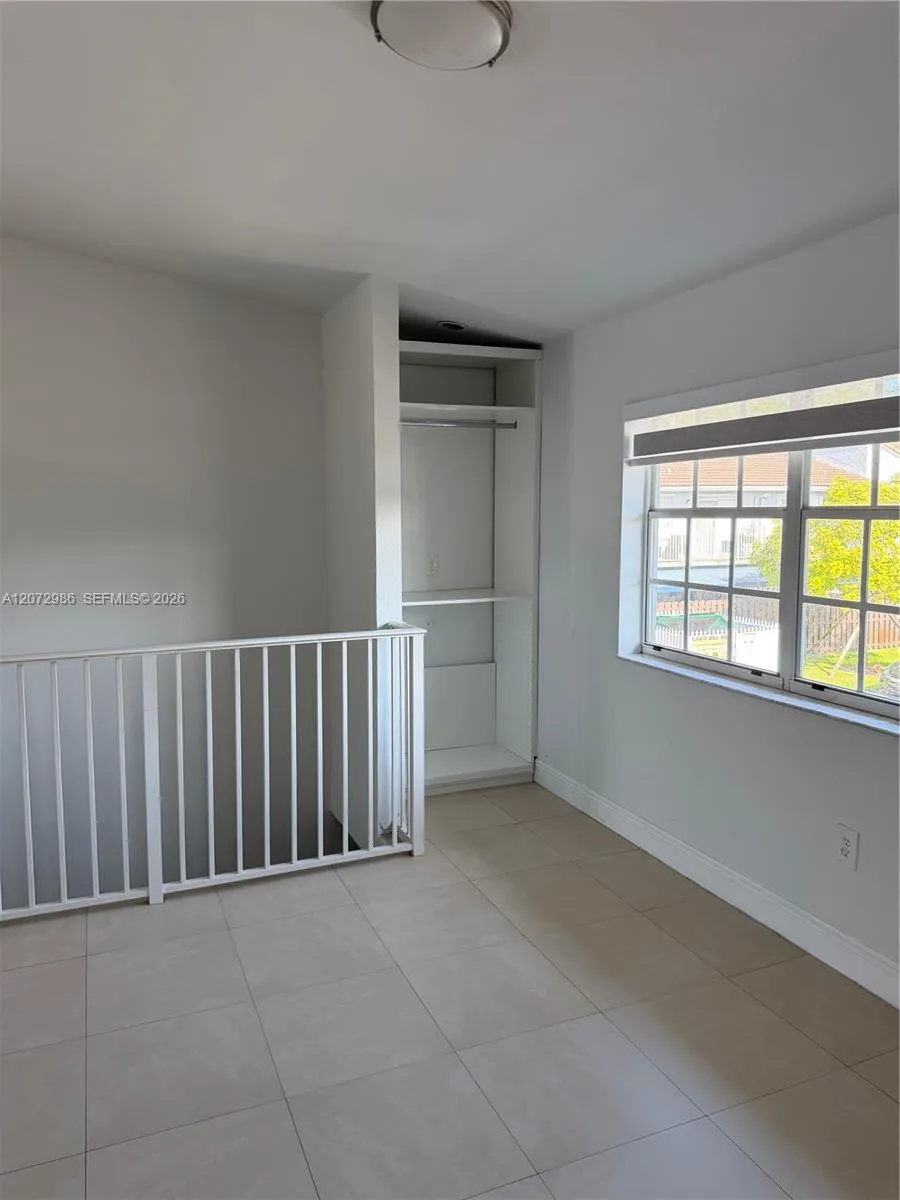 7040 NW 173rd Dr #1706 Hialeah, FL 33015