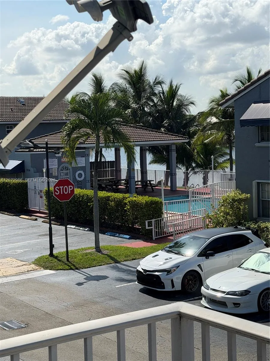7040 NW 173rd Dr #1706 Hialeah, FL 33015