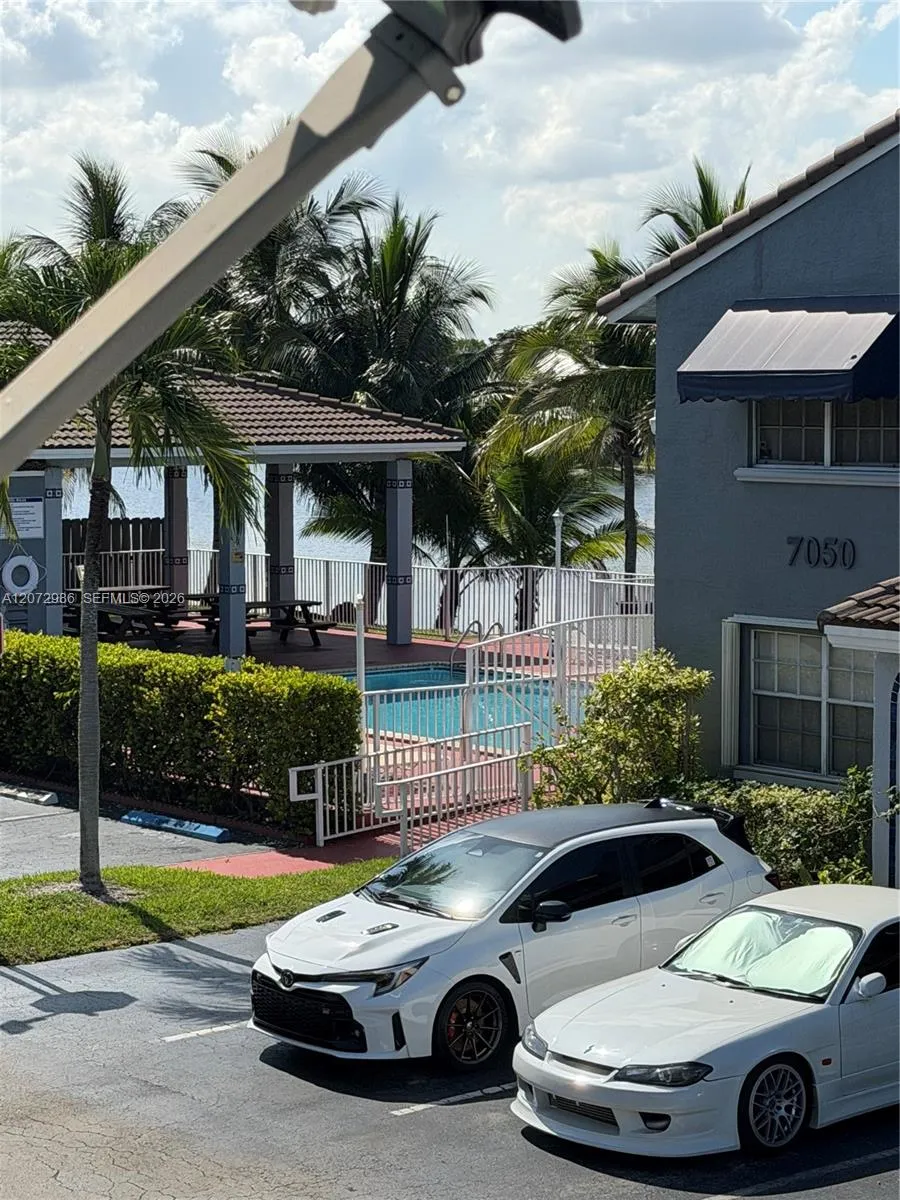 7040 NW 173rd Dr #1706 Hialeah, FL 33015