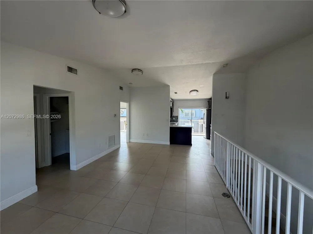 7040 NW 173rd Dr #1706 Hialeah, FL 33015