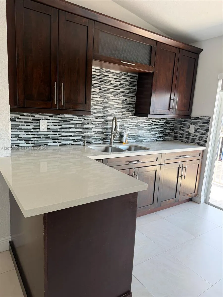 7040 NW 173rd Dr #1706 Hialeah, FL 33015