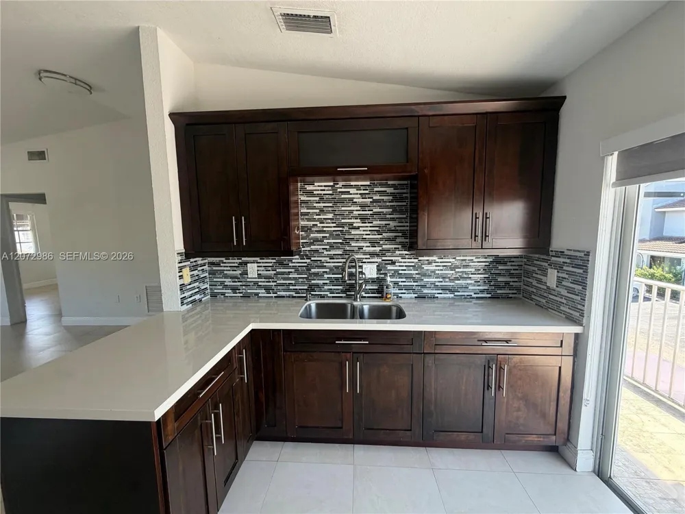 7040 NW 173rd Dr #1706 Hialeah, FL 33015