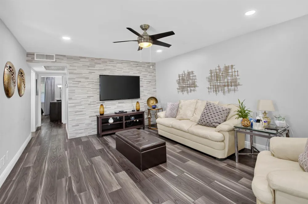 463 MANSFIELD L Boca Raton, FL 33434