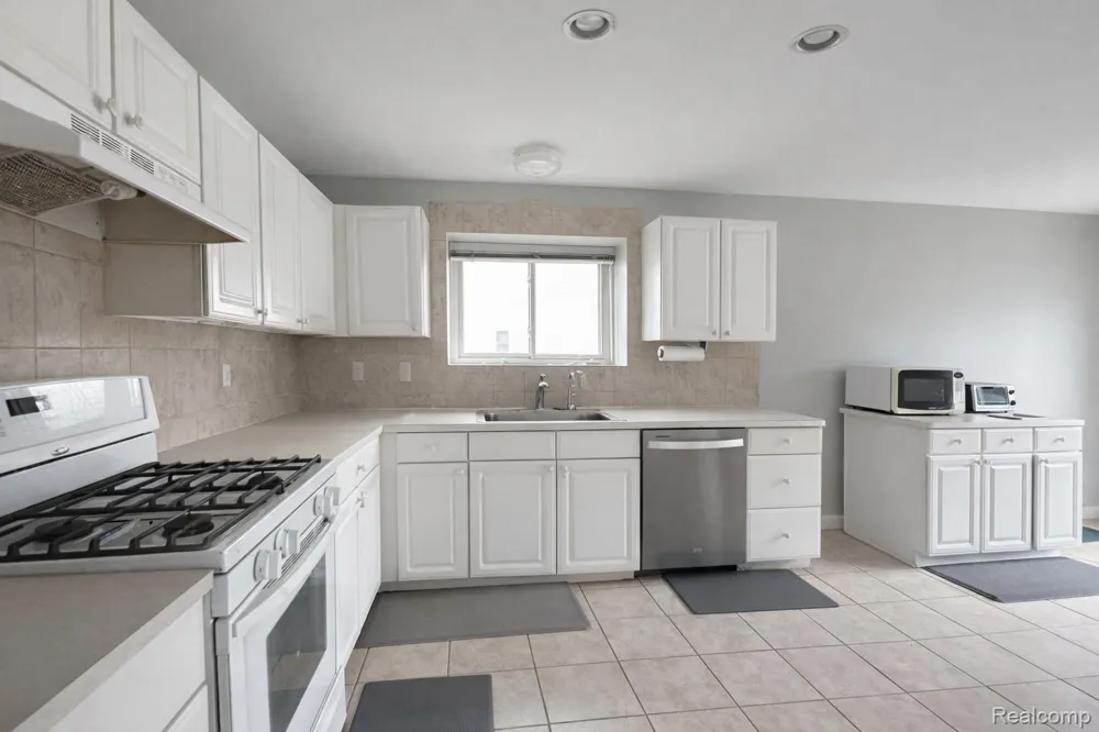 1770 Dogwood Trail Commerce Charter Township, MI 48390