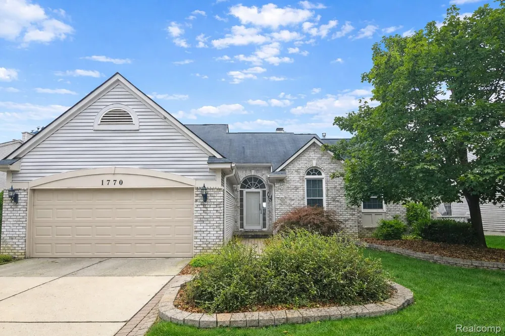 1770 Dogwood Trail Commerce Charter Township, MI 48390