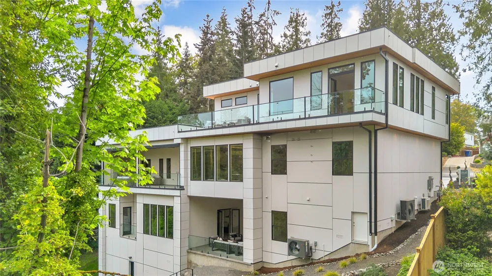 3806 95th Avenue NE Yarrow Point, WA 98004