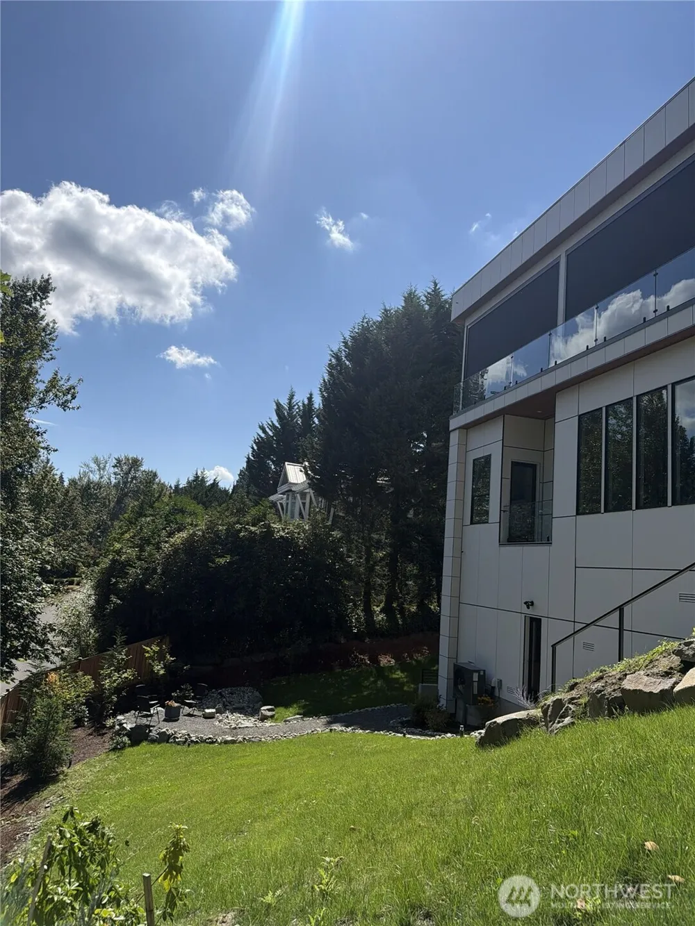 3806 95th Avenue NE Yarrow Point, WA 98004