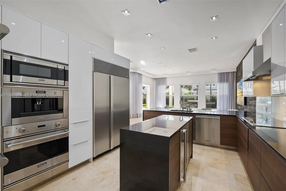 822 Meridian Ln Hollywood, FL 33019