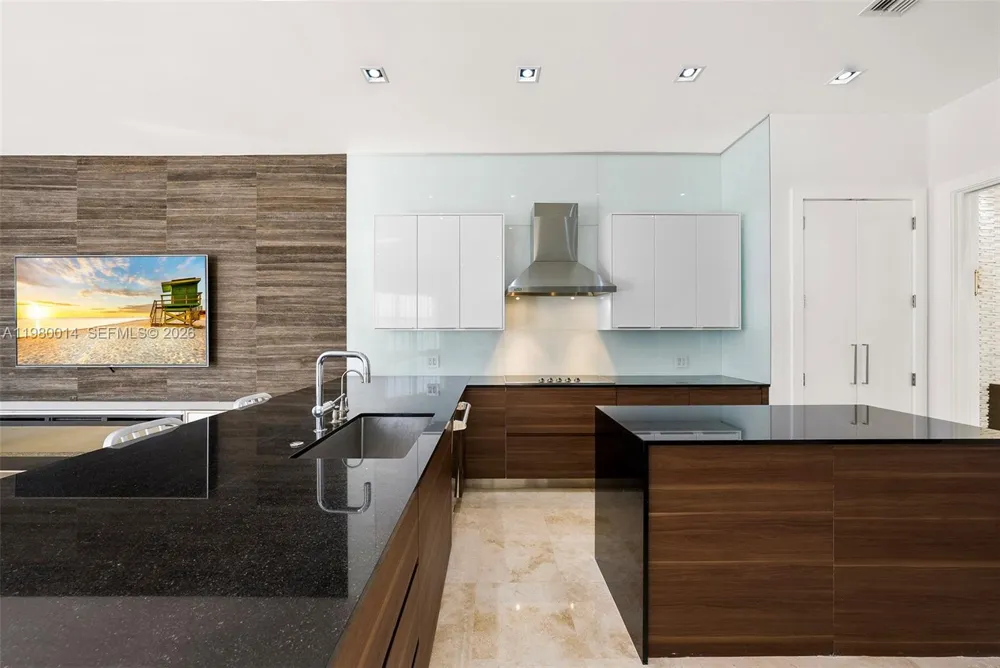 822 Meridian Ln Hollywood, FL 33019