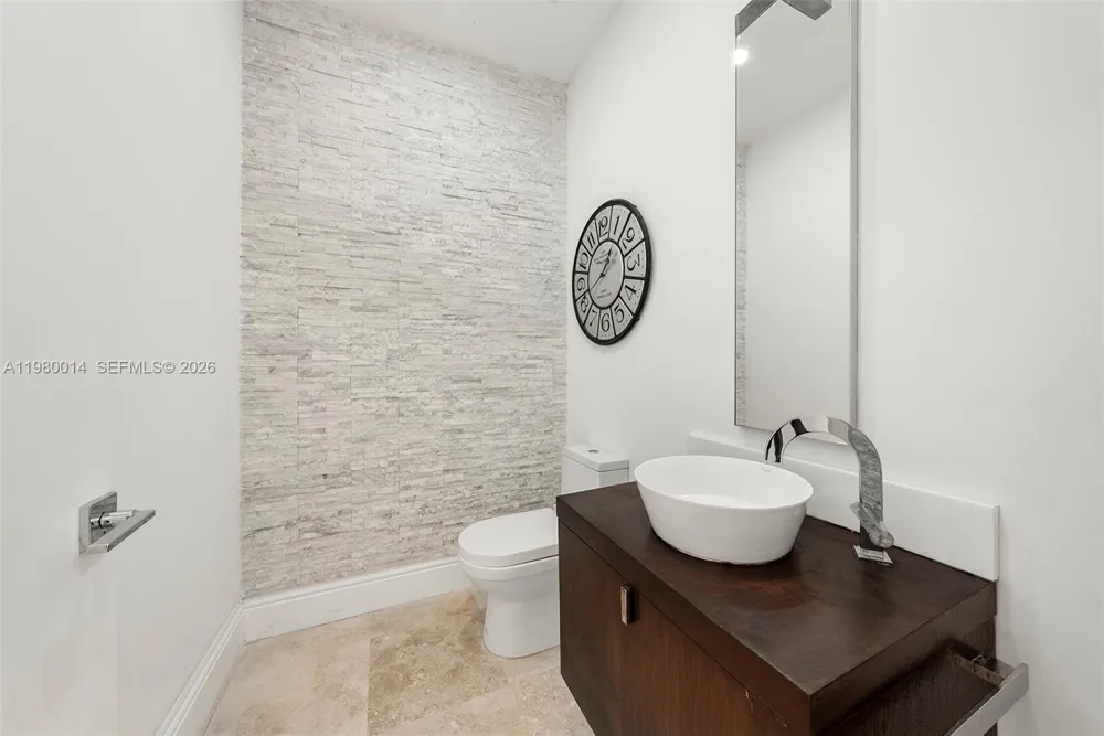 822 Meridian Ln Hollywood, FL 33019