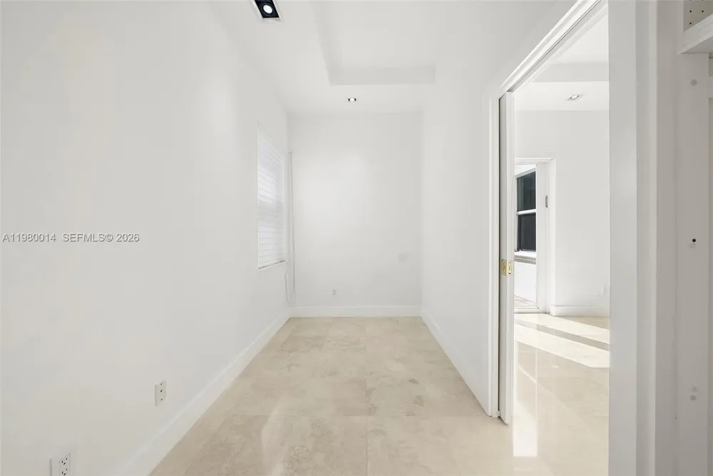 822 Meridian Ln Hollywood, FL 33019
