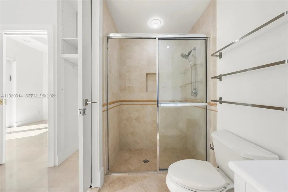 822 Meridian Ln Hollywood, FL 33019