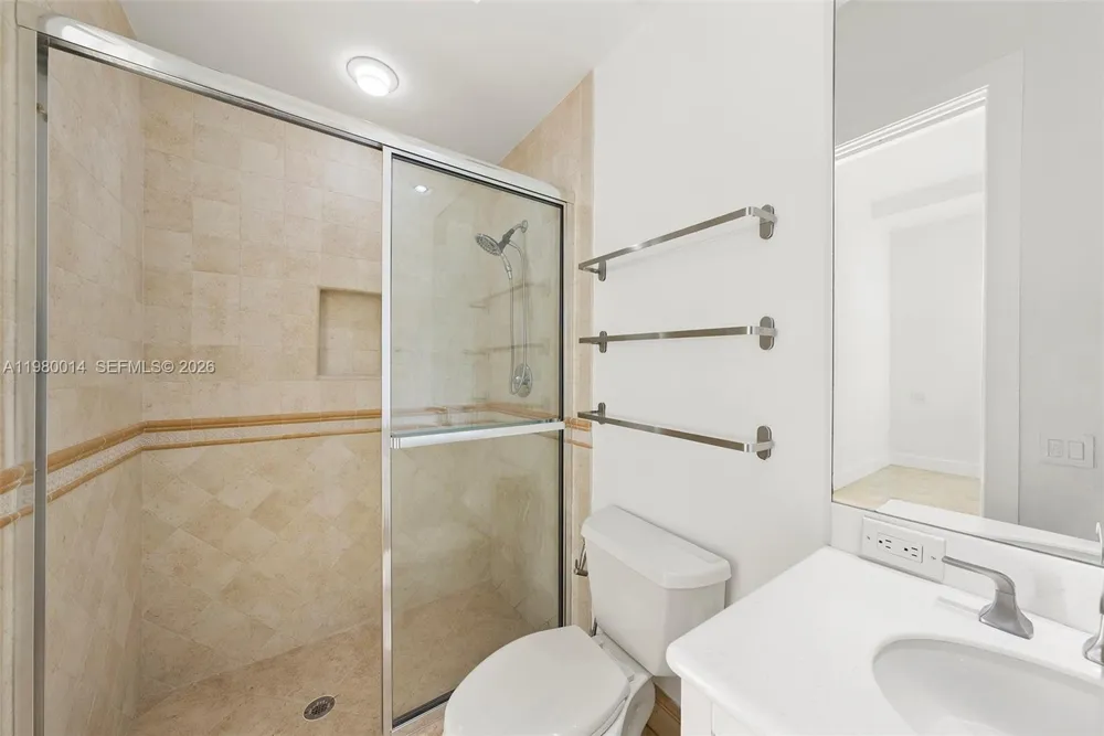 822 Meridian Ln Hollywood, FL 33019