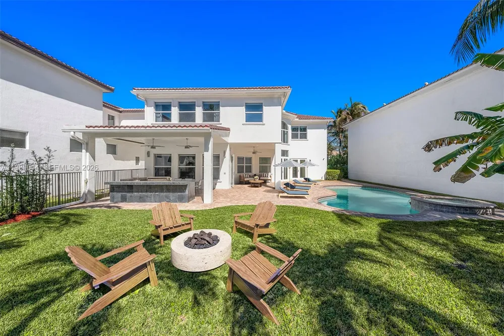 822 Meridian Ln Hollywood, FL 33019