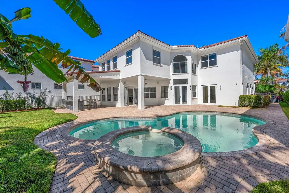 822 Meridian Ln Hollywood, FL 33019