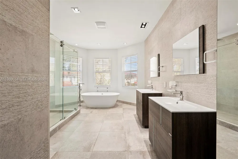 822 Meridian Ln Hollywood, FL 33019