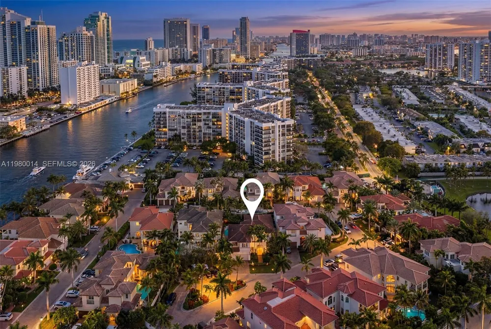 822 Meridian Ln Hollywood, FL 33019