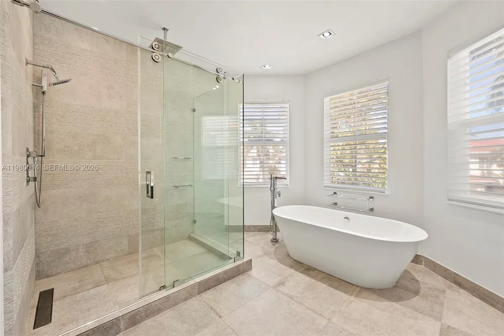 822 Meridian Ln Hollywood, FL 33019