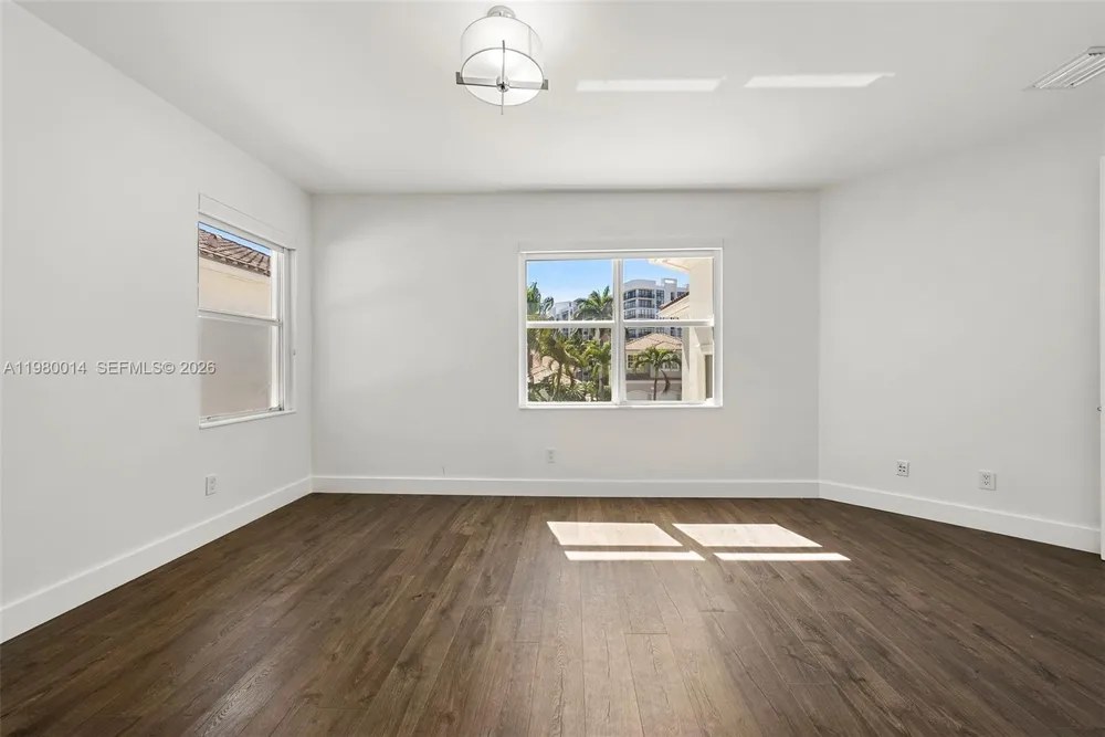 822 Meridian Ln Hollywood, FL 33019