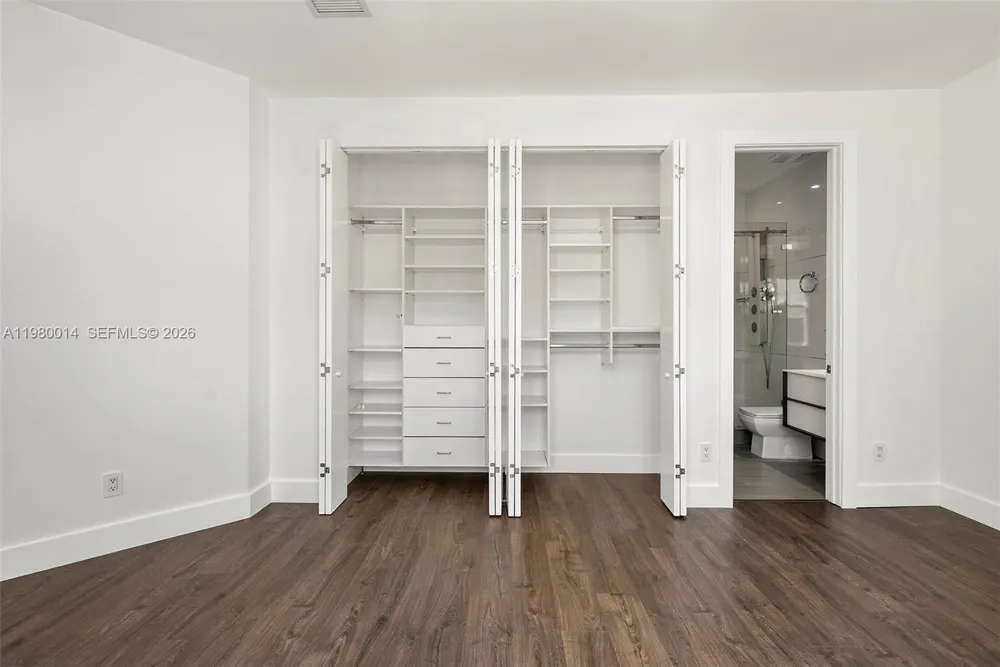 822 Meridian Ln Hollywood, FL 33019